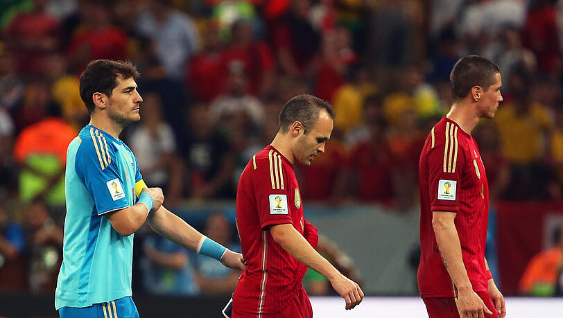 Als Weltmeister vom Hof gejagt: Spanien nach der Vorrunden-Niederlage gegen Chile bei der WM 2014 in Brasilien.