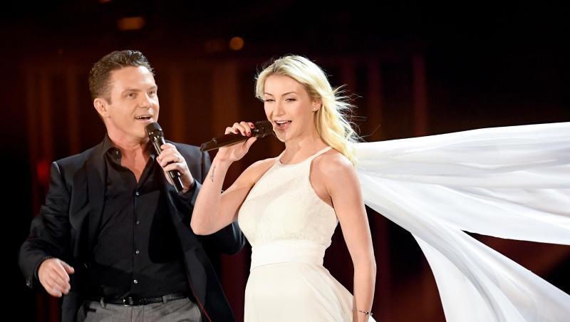 Das Gesangs-Duo Anna-Carina Woitschack und Stefan Mross steht auf der Bühne. Foto: Britta Pedersen/dpa-Zentralbild/dpa/Archivbild Das Gesangs-Duo Anna-Carina Woitschack und Stefan Mross steht auf der Bühne. Foto: Britta Pedersen/dpa-Zentralbild/dpa/Archivbild