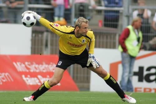 Beim Test gegen Unterhaching stand er noch im Tor, in der Liga sitzt er wohl nur auf der Bank: Michael Hofmann