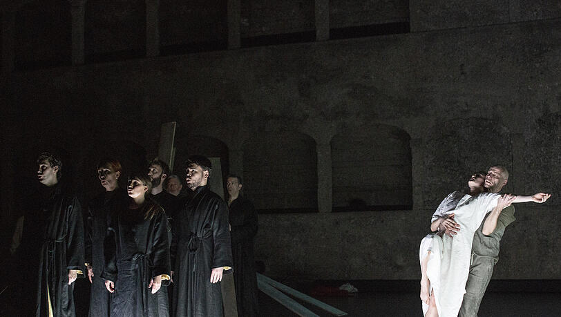 Sasha Waltz hat Bachs Johannespassion choreografiert Sasha Waltz hat Bachs Johannespassion choreografiert