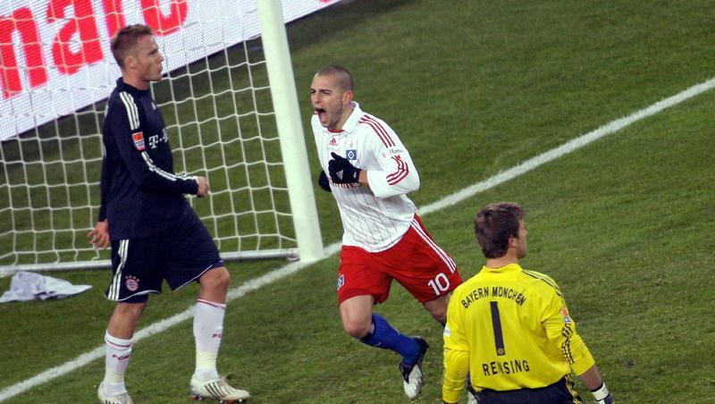 Michael Rensing am Boden, der Ball drin. Die Bayern verlieren 0:1 beim HSV. Michael Rensing am Boden, der Ball drin. Die Bayern verlieren 0:1 beim HSV.