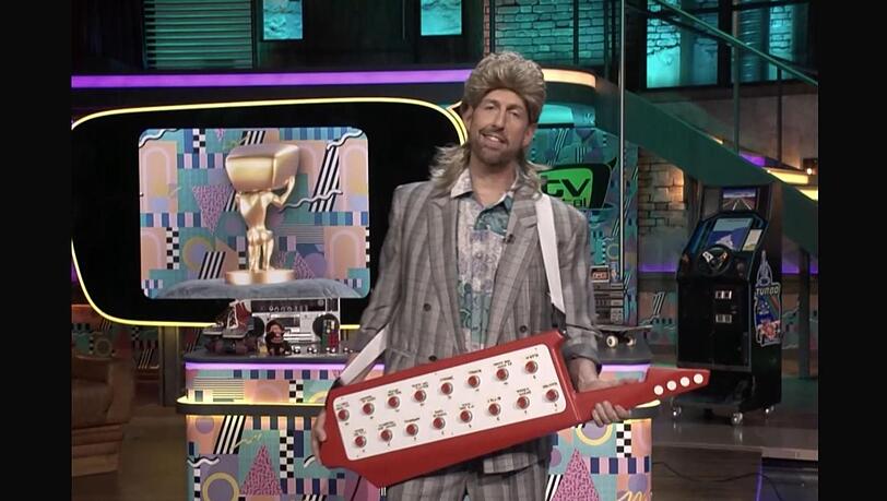 Sebastian Pufpaff weiß sich stilecht in die 80er-Jahre zu beamen. Sebastian Pufpaff weiß sich stilecht in die 80er-Jahre zu beamen.