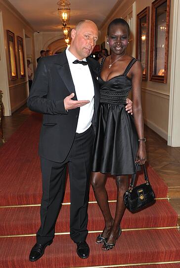 Schaulaufen der Promis bei den Gala SPA Awards in Baden-Baden: Peter Lewandowsk und Alek Wek.