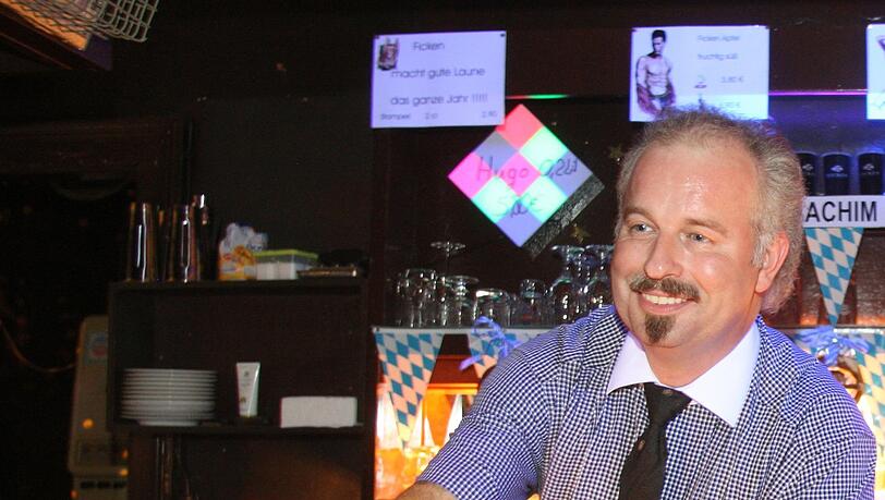 Achim Reschke ist 34 Jahre Barkeeper im Pulverfass gewesen, bis er 2017 schließlich dort aufhörte. Achim Reschke ist 34 Jahre Barkeeper im Pulverfass gewesen, bis er 2017 schließlich dort aufhörte.
