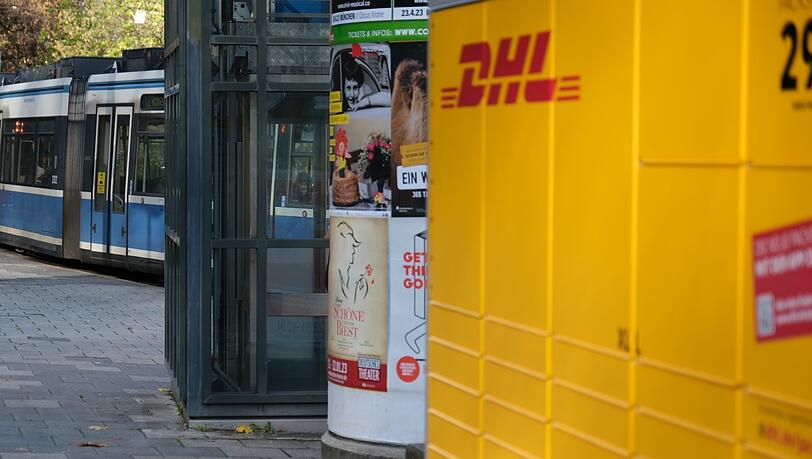 Die neue Packstation am Scheidplatz direkt an der Haltestelle. Die neue Packstation am Scheidplatz direkt an der Haltestelle.