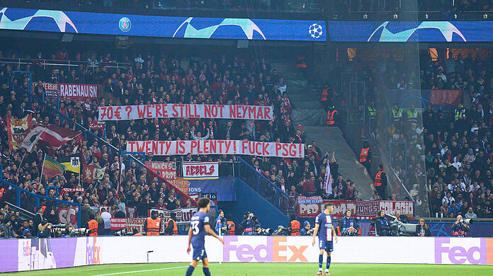 Die Fans des FC Bayern demonstrieren gegen die zu hohen Ticketpreisen.