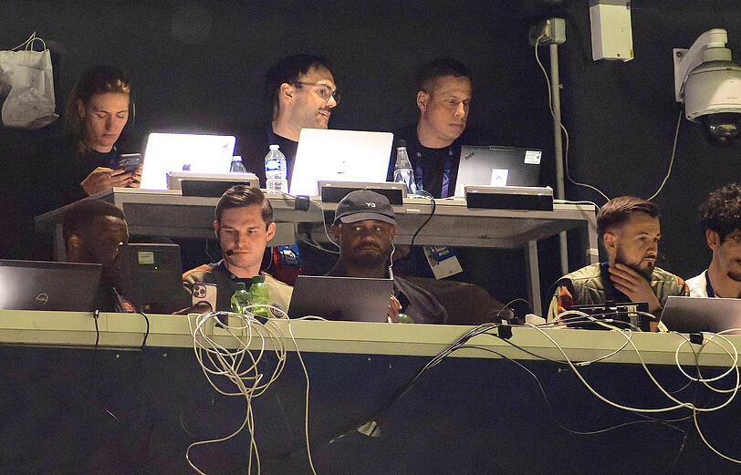 Trib&uuml;nengast: Vincent Kompany (M.).