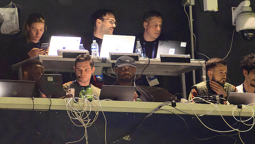 Trib&uuml;nengast: Vincent Kompany (M.).