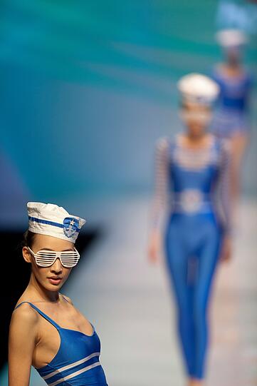 Knappe Bikinis, süße Mädchen: Die Fashion Week in Peking.