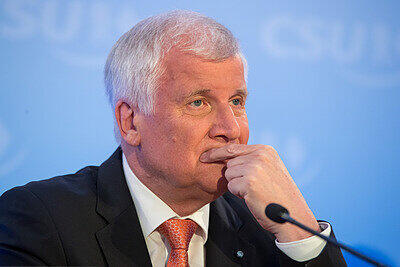 Horst Seehofer muss um die absolute Mehrheit fürchten. Die CSU würde bei einer Landtagswahl aktuell 45 Prozent der Stimmen bekommen. (Archivbild)