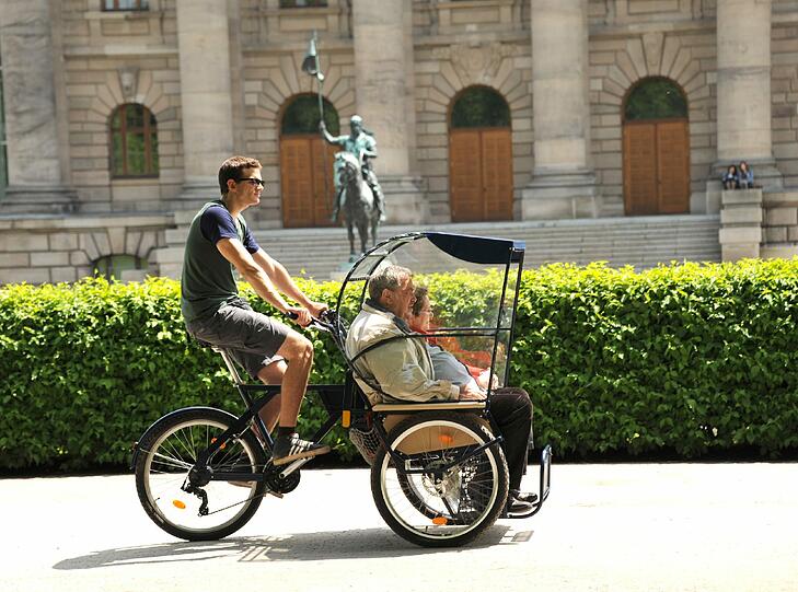 Ams chönsten ist's im Hofgarten, wenn die Sonne scheint.