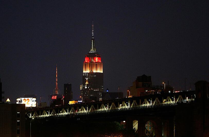 Was für eine Aufnahme: Das Empire State Building in Schwarz-Rot-Gold.