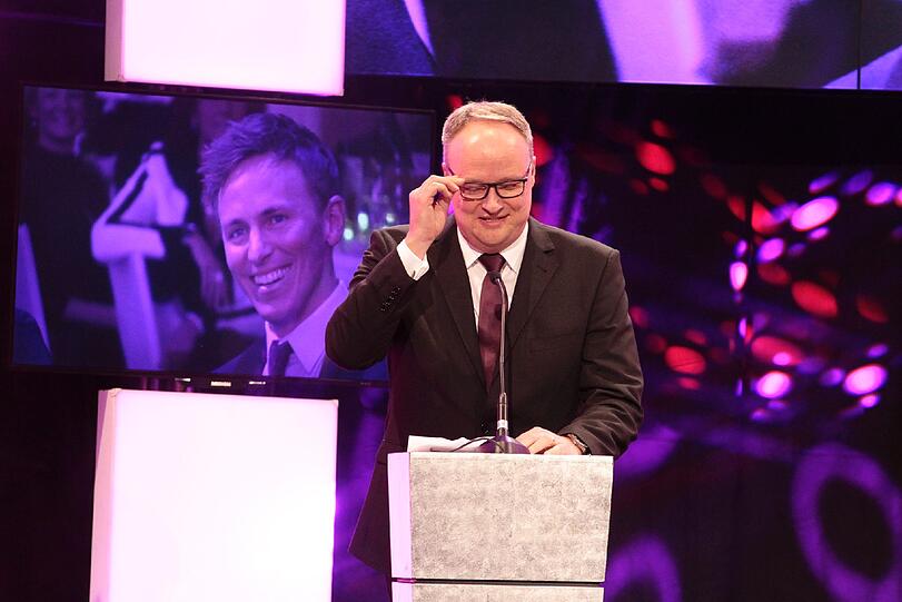 Oliver Welke hielt die Laudatio auf Jochen Breyer