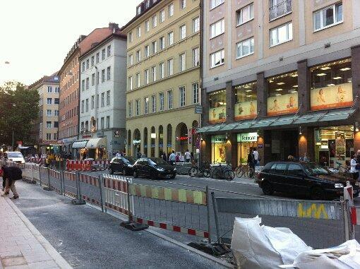 Im Tal wird derzeit die Fahrbahn erneuert, der Gehweg wird deutlich breiter. Das Foto zeigt den Ist-Zustand Anfang Juli.