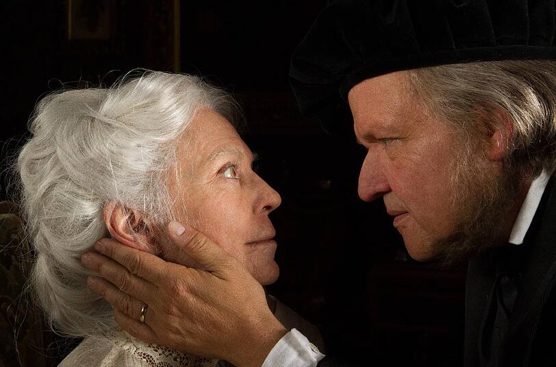 Am Ende erscheint der längst verstorbene Richard Wagner (Justus von Dohnányi) seiner Gattin Cosima (Iris Berben).