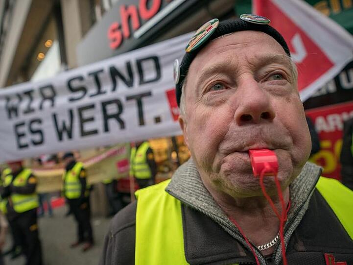 Demonstration von Mitarbeitern der Geld- und Werttransportbranche in Berlin.