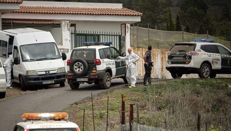 Eine als vermisst gemeldete Deutsche Frau und ihr Sohn wurden in der Höhle nahe der Gemeinde Adeje tot gefunden. Eine als vermisst gemeldete Deutsche Frau und ihr Sohn wurden in der Höhle nahe der Gemeinde Adeje tot gefunden.