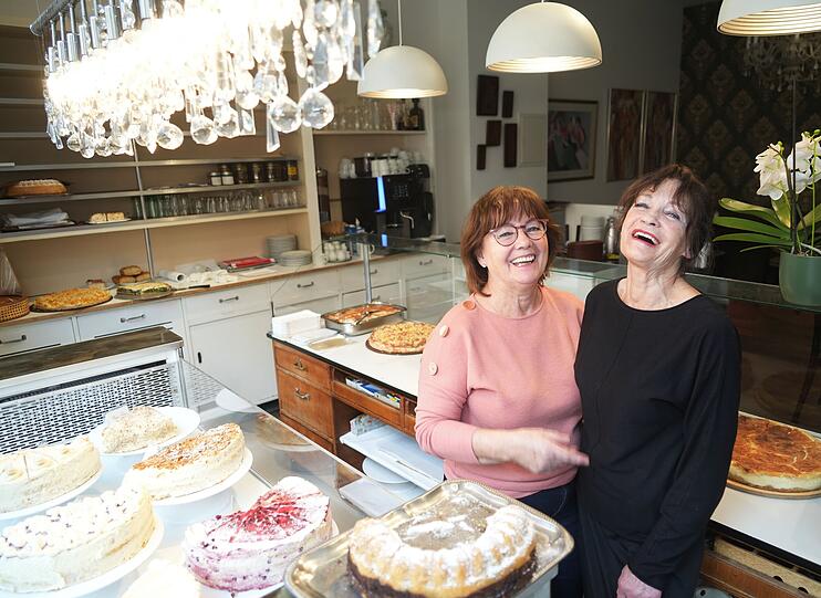 Die beiden Schwestern Christine Paulik und Johanna Wiener führen das Café Wiener.