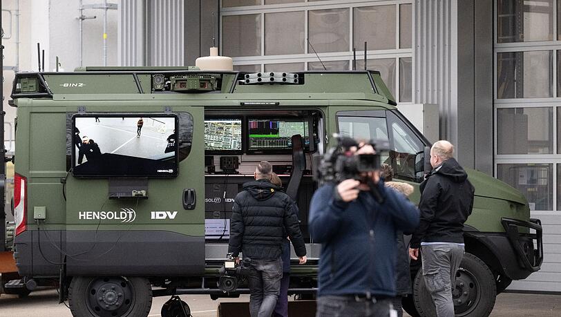 Der Hensoldt Land Multi-Mission Demonstrator steht auf dem Gelände des Unternehmens.