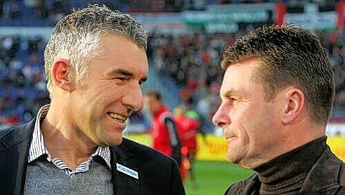 Sie haben am gleichen Tag Geburtstag und sind sich auch in Sachen Taktik einig: Die Fußballlehrer Mirko Slomka und Dieter Hecking (r.) Sie haben am gleichen Tag Geburtstag und sind sich auch in Sachen Taktik einig: Die Fußballlehrer Mirko Slomka und Dieter Hecking (r.)