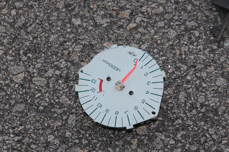 Bei dem Unfall wurde das Vorderrad des Motorrads einfach abgerissen: Bei Taufkirchen sind vier Menschen schwer verletzt worden. Die Bilder