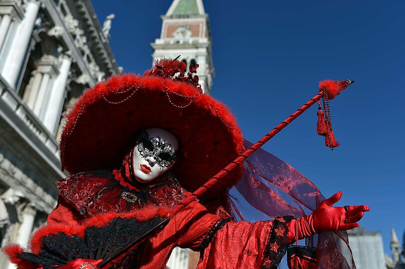 Die Kunstvollen Masken und aufwendigen Kostüme sind das Markenzeichen des Karnevals in Venedig.