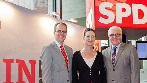 Markus Rinderspacher und Claudia Tausend mit Frank-Walter Steinmeier.