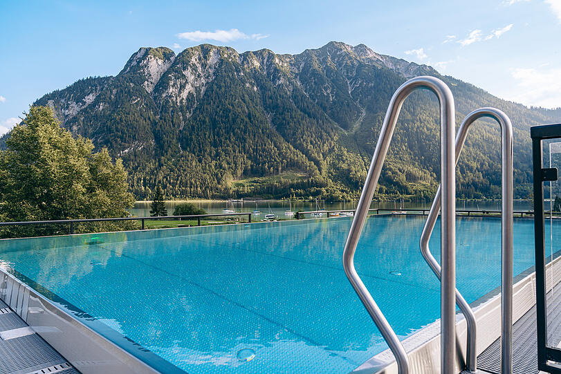 Wo Pool und Bergkulisse eins werden.