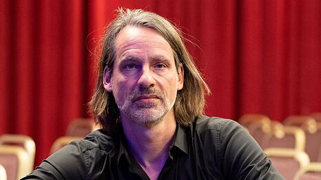 Richard David Precht blickt mit Sorge auf die Gefahrenpotenziale von KI.