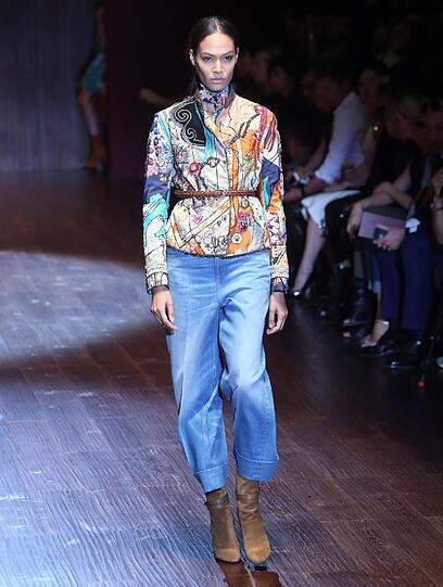 Das italienische Modehaus Gucci präsentiert seine neueste Kollektion.