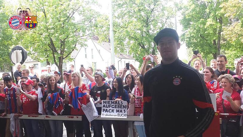 Erst schickte Pep Guardiola seine Spieler zum Anschwitzen auf den Trainingsplatz. Danach stand Mittagessen, Regeneration und Teambesprechung auf dem Programm. Erst schickte Pep Guardiola seine Spieler zum Anschwitzen auf den Trainingsplatz. Danach stand Mittagessen, Regeneration und Teambesprechung auf dem Programm.