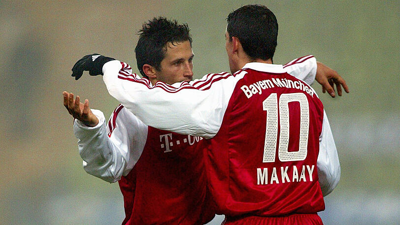3. Dezember 2003: Der heutige Bayern-Sportdirektor Hasan Salihamizdic (links) und Roy Makaay bejubeln ein Tor. Beide trafen beim 3:0 im DFB-Pokal für die Münchner, das 1:0 hatte Claudio Pizarro erzielt.