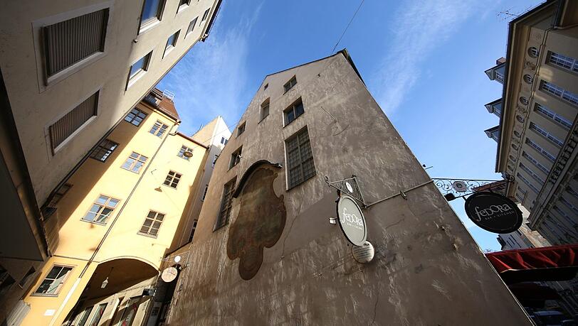 Imposant: Das ehemalige Zerwirkgewölbe mit dem historischen Durchgang, dem Schlichtingerbogen, Richtung Burgstraße. Imposant: Das ehemalige Zerwirkgewölbe mit dem historischen Durchgang, dem Schlichtingerbogen, Richtung Burgstraße.