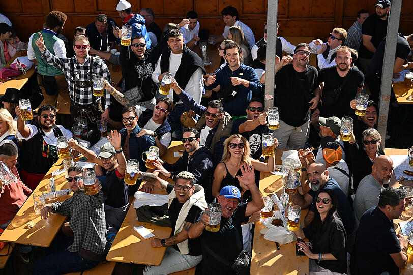 Insgesamt spricht die Stadt von einem Oktoberfest mit ausgelassener Stimmung &ndash; dazu soll auch das sch&ouml;ne Wetter beigetragen haben.