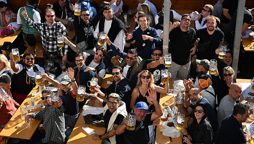 Insgesamt spricht die Stadt von einem Oktoberfest mit ausgelassener Stimmung &ndash; dazu soll auch das sch&ouml;ne Wetter beigetragen haben.