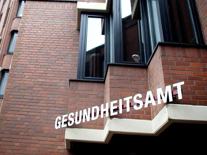 Die Bundesregierung hatte angekündigt, mobile Teams zu schulen, die Gesundheitsämter beim Nachverfolgen von Infektionsketten vor Ort unterstützen können.