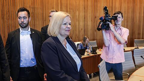 Die ehemalige Bundesinnenministerin Nancy Faeser (SPD) steht im Untersuchungsausschuss des nordrhein-westfälischen Landtags zum Terror-Anschlag von Solingen Rede und Antwort.
