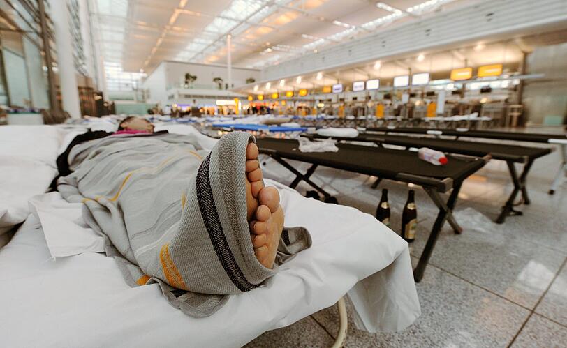 In München wurde der Streik um Mitternacht beendet. Der Flughafen hat 500 Feldbetten für gestrandete Passagiere aufstellen lassen.