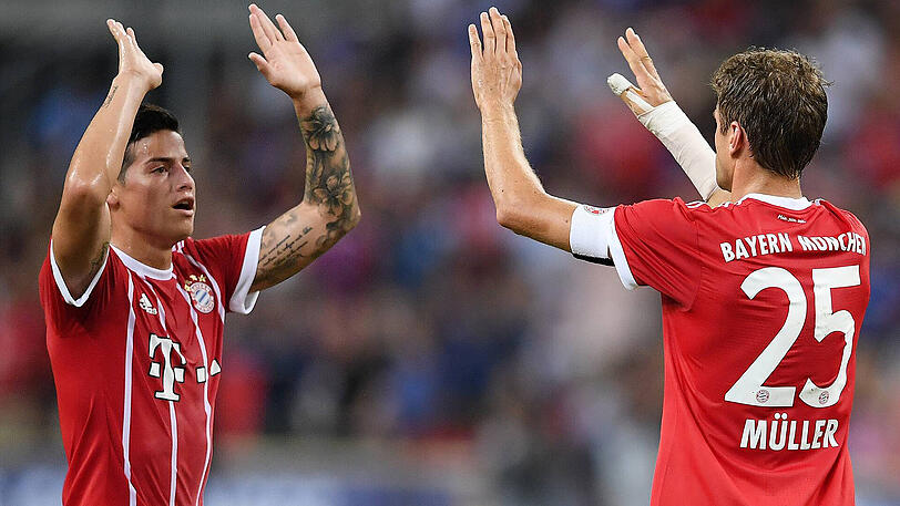 Die Profis des FC Bayern feiern ihr ersehntes ErfolgserlebnisDas war wieder ziemlich Bayern-like. Mit 3:2 (3:1) besiegt der deutsche Meister Englands Champion FC Chelsea nach starkem Start in Singapur. Es war der erste Erfolg auf der so strapaziösen Asien-Reise.