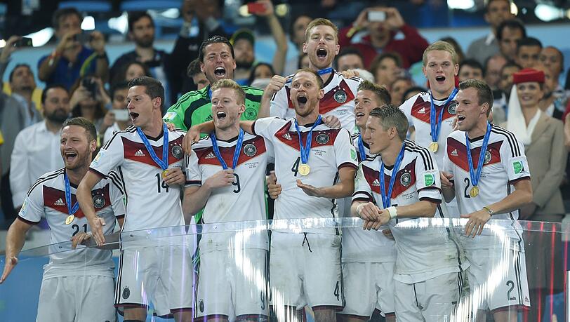 2014 auf dem Gipfel, nun außen vor bei der Nationalelf: Die Weltmeister um Shkodran Mustafi (l.) und Kevin Großkreutz (r.) 2014 auf dem Gipfel, nun außen vor bei der Nationalelf: Die Weltmeister um Shkodran Mustafi (l.) und Kevin Großkreutz (r.)