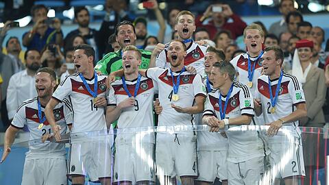 2014 auf dem Gipfel, nun außen vor bei der Nationalelf: Die Weltmeister um Shkodran Mustafi (l.) und Kevin Großkreutz (r.)