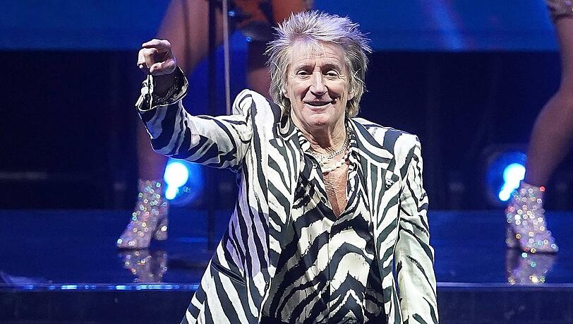 Gibt auch mit 80 auf der B&uuml;hne noch den wilden Party-L&ouml;wen: Superstar Rod Stewart.