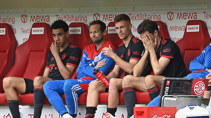 Der Frust ist groß: Nach der Niederlage bei Mainz 05 und dem Kantersieg von Borussia Dortmund gegen Eintracht Frankfurt hat der FC Bayern die Tabellenführung verspielt.