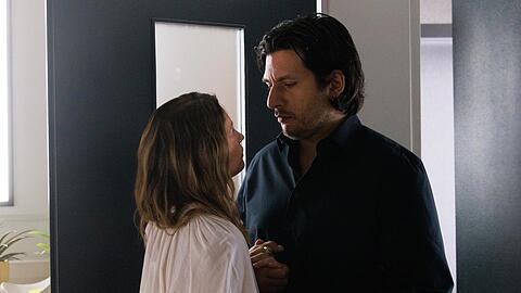 "Alles was zählt": Nathalie ist bei ihrem Treffen mit Maximilian zwischen Herz und Kopf hin- und hergerissen.