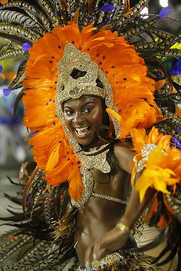 Nackte Haut, Samba und bunte Farben: Promis amüsieren sich in Rio. Mit dabei: Pamela Anderson, Gisele Bündchen, Fußball-Star Ronaldinho und Schauspieler Jude Law