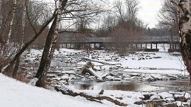 Sigi Müller ist auf Entdeckungstour an der winterlichen Isar.