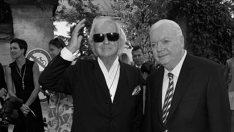 Feinkost-König Gerd Käfer (links), der 2015 im Alter von 82 Jahren verstorben ist, zusammen mit seinem heuer verstorbenen Bruder Helmut Käfer (83). Das Bild ist im Jahr 2013 entstanden.