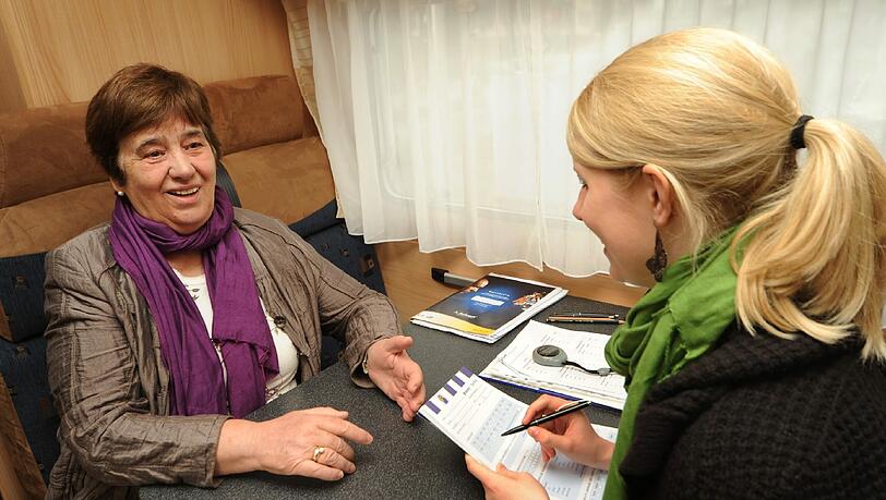 Paulina Riedl (76) testet bei Doktorandin Nina Kramer ihr Gedächtnis - und erzielt ein sensationelles Ergebnis. Paulina Riedl (76) testet bei Doktorandin Nina Kramer ihr Gedächtnis - und erzielt ein sensationelles Ergebnis.