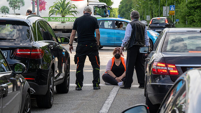 Heute nicht: Die Polizei kam Aktivisten zuvor, die sich am Montagmorgen auf der Fahrbahn festkleben wollten. (Archivbild)