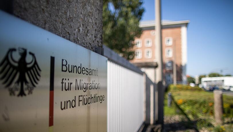 Das Bundesamt für Migration und Flüchtlinge trifft wieder deutlich mehr ablehnende Entscheidungen für Syrer. Das Bundesamt für Migration und Flüchtlinge trifft wieder deutlich mehr ablehnende Entscheidungen für Syrer.
